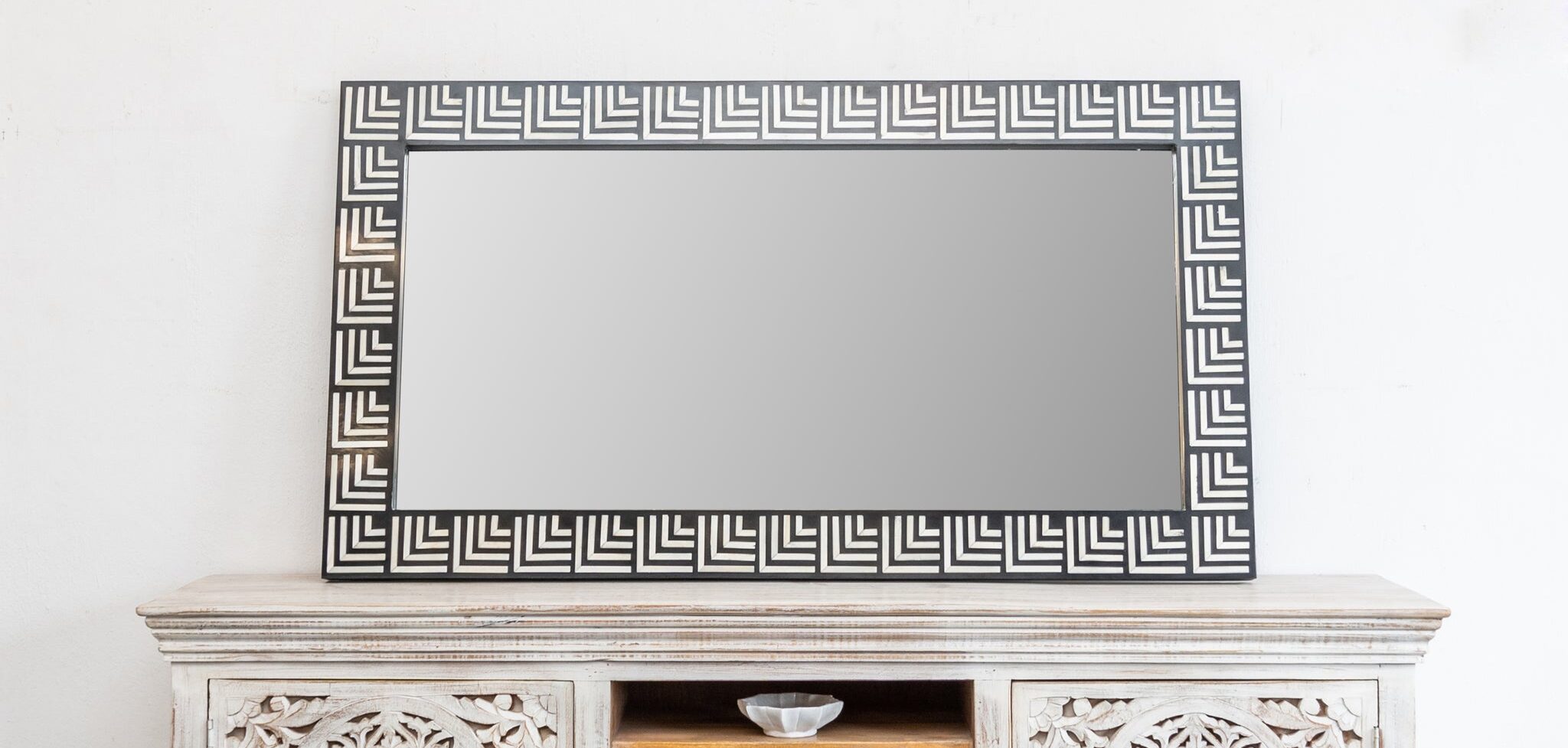 Kusum_Black Bone Inlay mirror