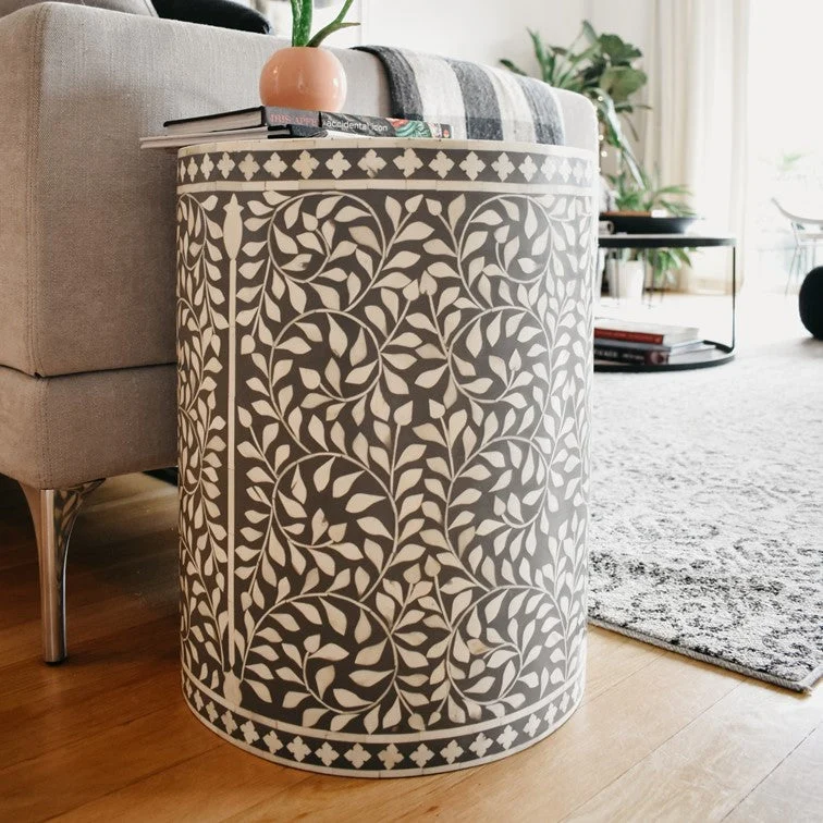 Dimsi Bone Inlay Stool
– Celson PTE Ltd