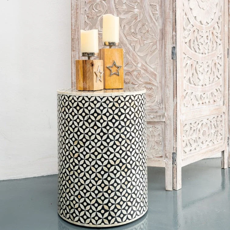Stuart_Bone Inlay Round Stool
– Celson PTE Ltd