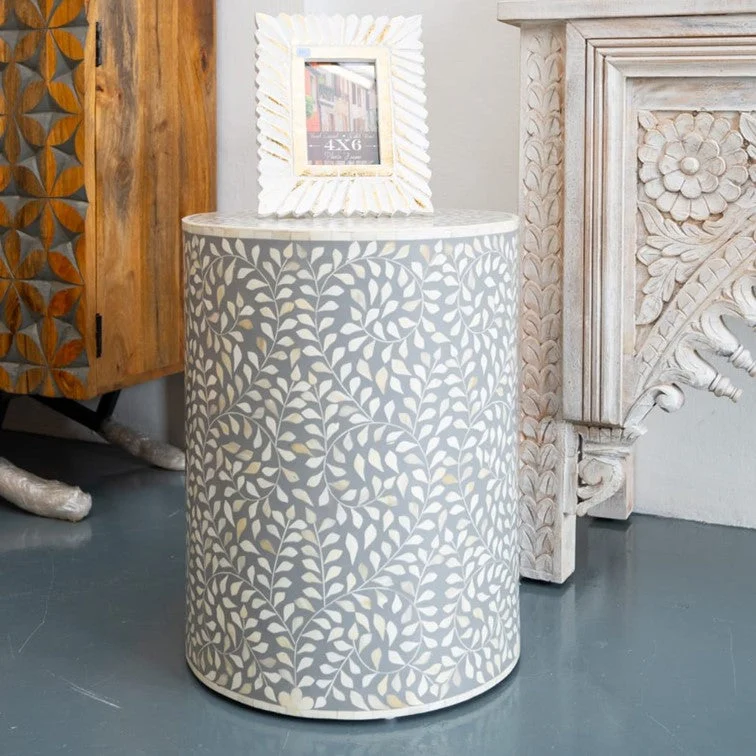 Allen Bone Inlay Round Stool
– Celson PTE Ltd