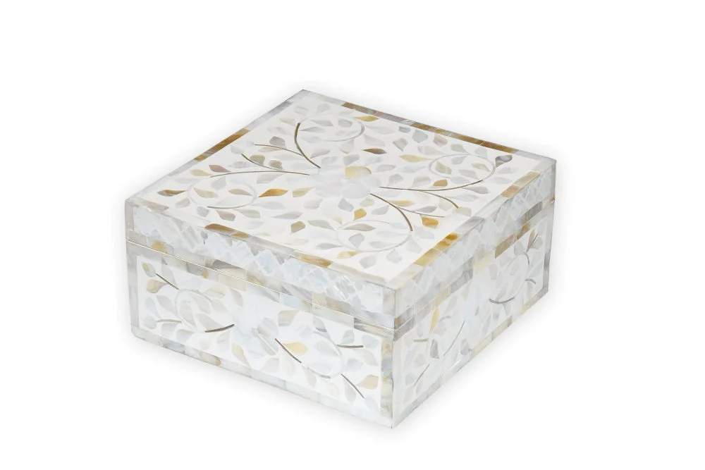 Pearla Mother of Pearl Chassis Box Square
– Celson PTE Ltd