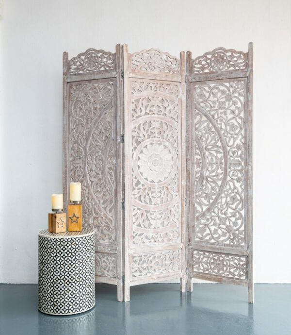 Yaffe_Wooden Carved Screen 3 Panel_Room Divider_Distressed Finish
– Celson PTE Ltd 3