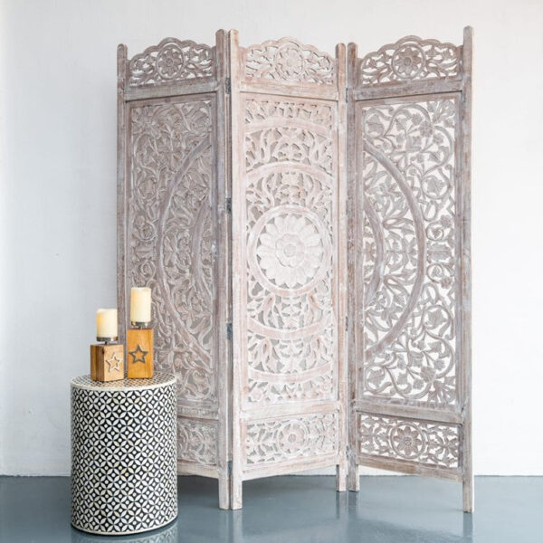 Yaffe_Wooden Carved Screen 3 Panel_Room Divider_Distressed Finish
– Celson PTE Ltd 1