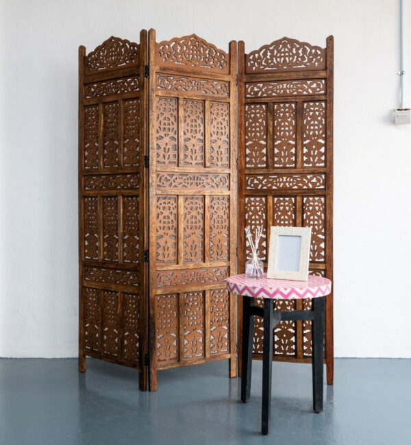 Arkin_Wooden Carved Screen 3 Panel_Room Divider_Brown Finish
– Celson PTE Ltd 2