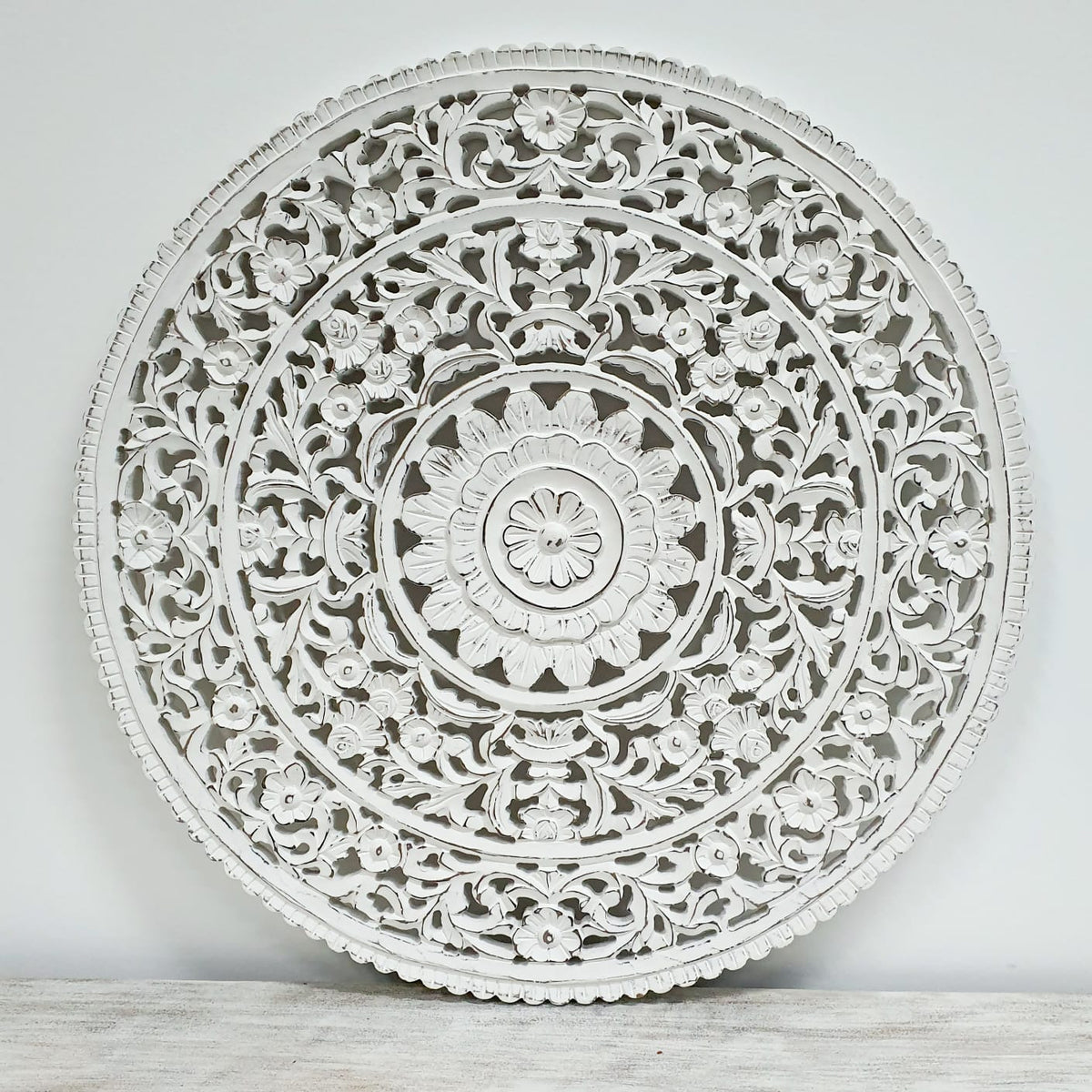 Hirst_Round Carved Wooden Wall Panel in White_Wall Decor