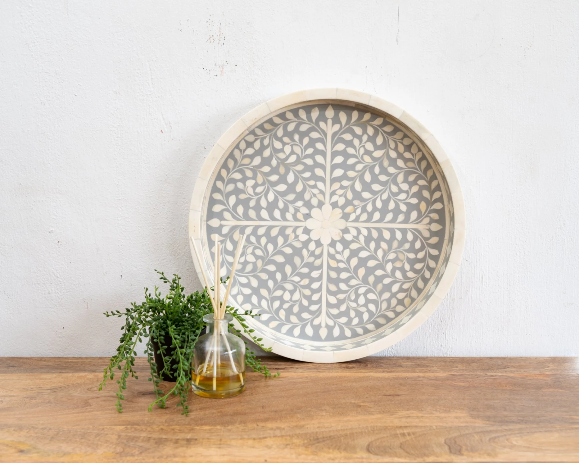 Yuvi_Bone Inlay Floral Pattern Round Tray– Celson PTE Ltd