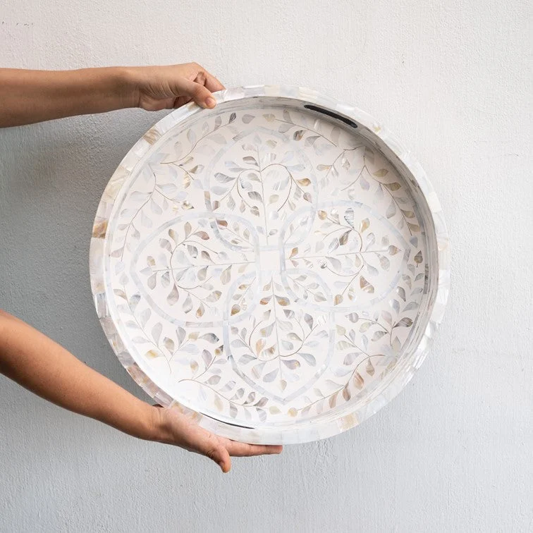 Elle_MOP Inlay Floral Round Tray
– Celson PTE Ltd