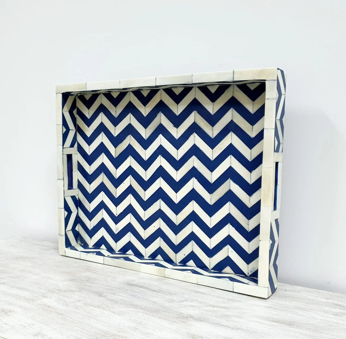 Joey_Bone Inlay Chevron Pattern Blue Tray_46 x 36 cm
– Celson PTE Ltd